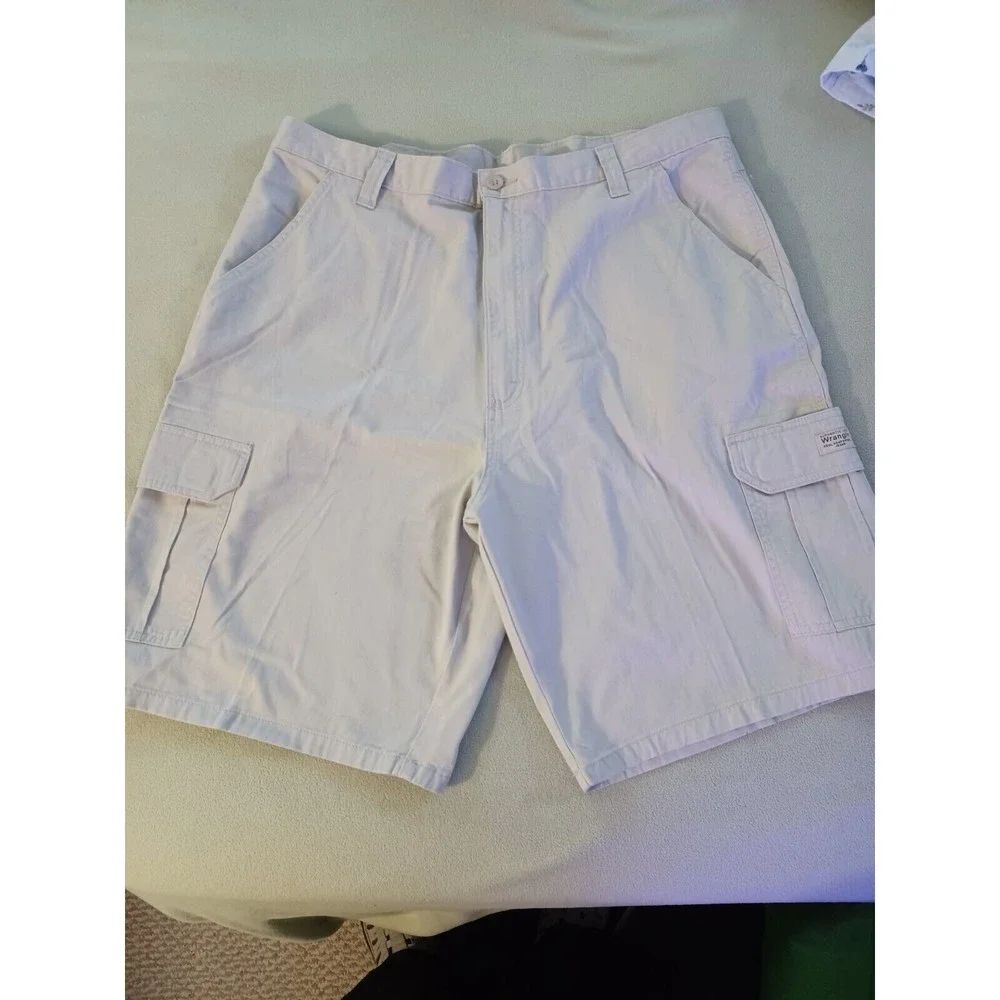 Wrangler Mens Beige Cargo Shorts Size 40 pockets